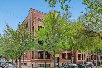 Building Photo - 693 N Peoria St