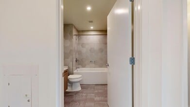 Interior Photo - Broadridge