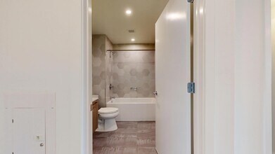 Interior Photo - Broadridge