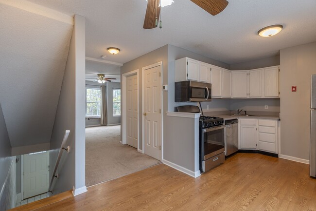 Building Photo - Spacious 3 level, 2 bedroom condo