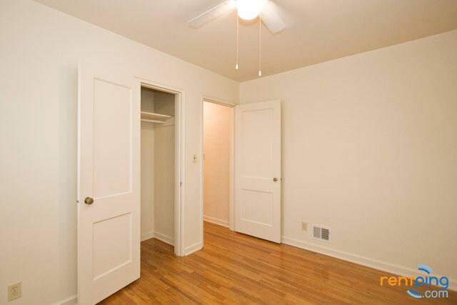 Foto del edificio - 2 Bed 1 Bath Apartment Wood Floors