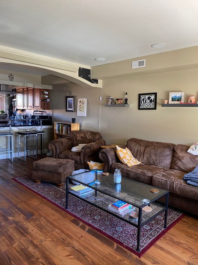 Building Photo - 2 Bed 1.5 Bath Updated Townhome in South B...