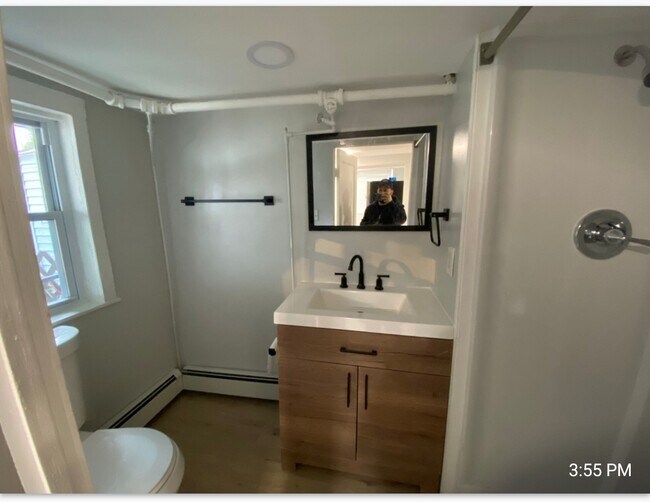 Bath - 422 Emmett St