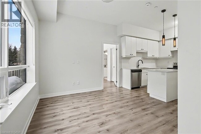 Building Photo - 251 Northfield Dr E