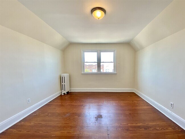 Building Photo - 726 Avenue A