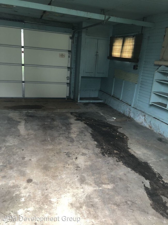Building Photo - 3 br, 1 bath House - 27 E 2nd Ave