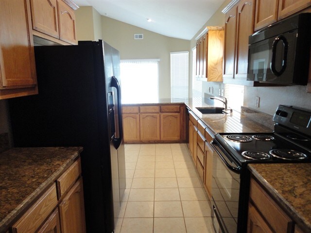 Building Photo - 2104 Priscella Dr