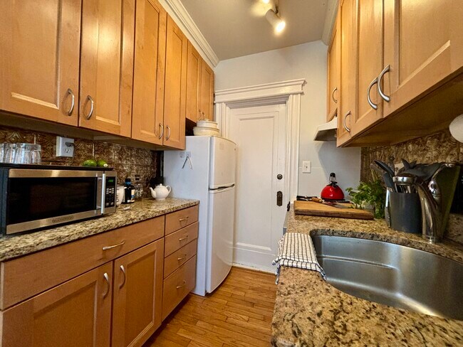 Building Photo - 114 Riverway