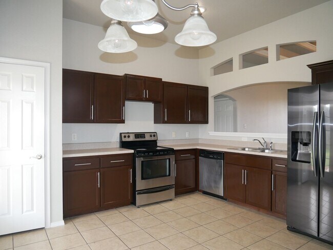 Foto del edificio - Spacious Delight: 4 Bed, 2 Bath House for ...