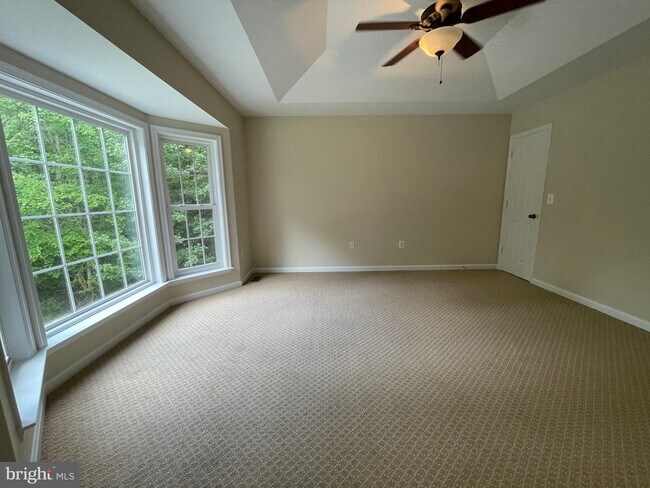 Building Photo - 2323 Valentine Dr