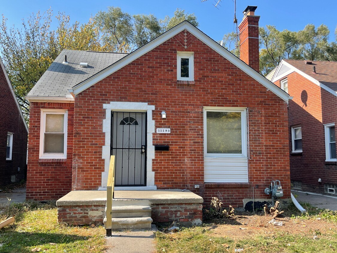 Primary Photo - 11193 Rossiter St
