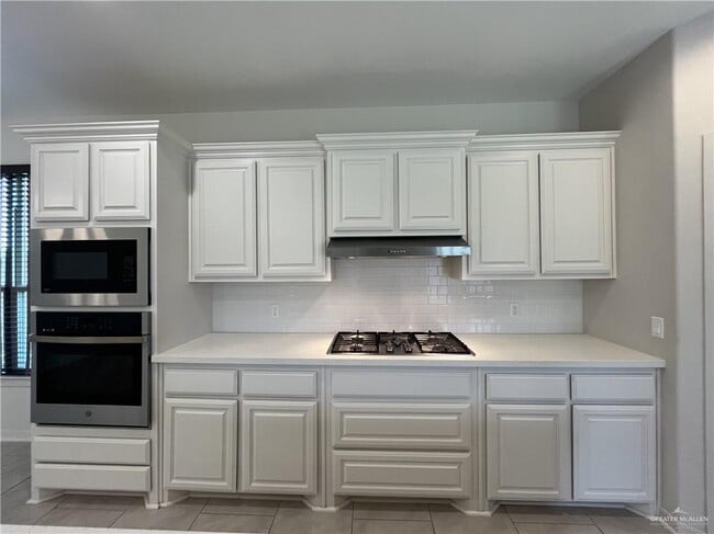 Building Photo - 20 Oriole Dr