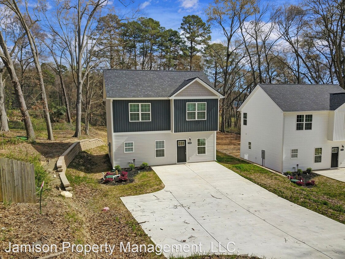 Primary Photo - 3 br, 2.5 bath House - 1018 East Dr