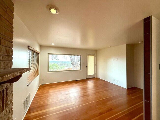 Foto del edificio - Million-Dollar Views of Granite Mountain &...