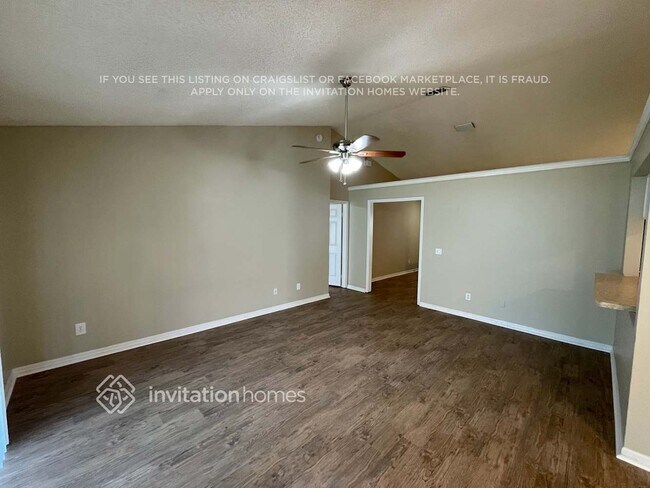 Foto del edificio - 9814 Creek Cross St