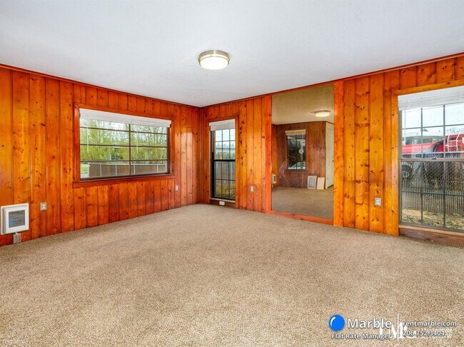 Foto del edificio - 2 br, 1 bath Townhome - 1413 NE 136th St A