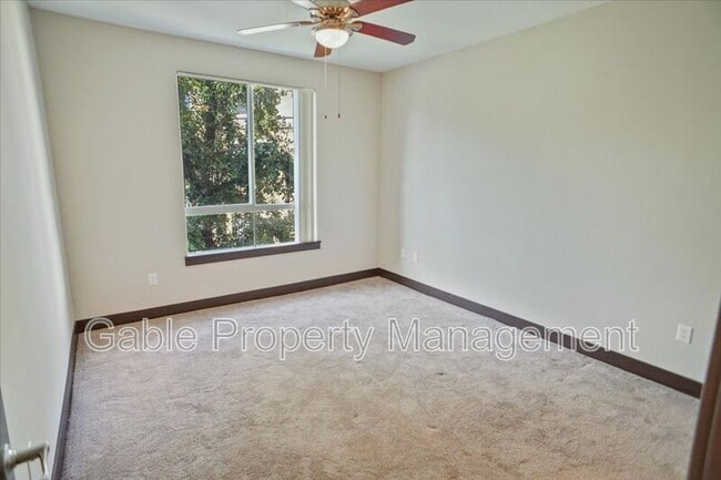 Building Photo - 24595 Town Center Dr