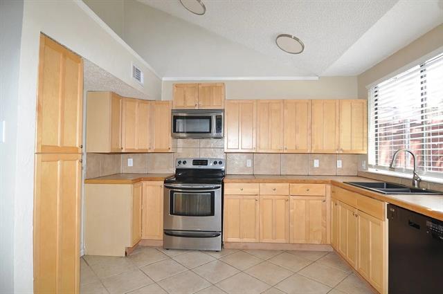 Building Photo - 4242 N Capistrano Dr