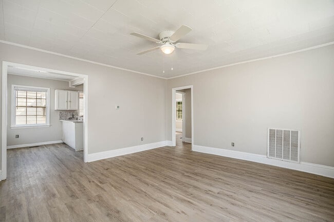 Building Photo - 617 W Garrison Blvd