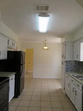 Building Photo - 6230 Valencia Dr