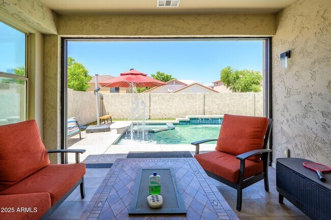 Foto del edificio - 6608 W Saguaro Park Ln