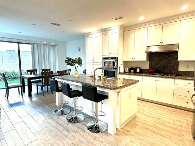 Building Photo - 119 Della