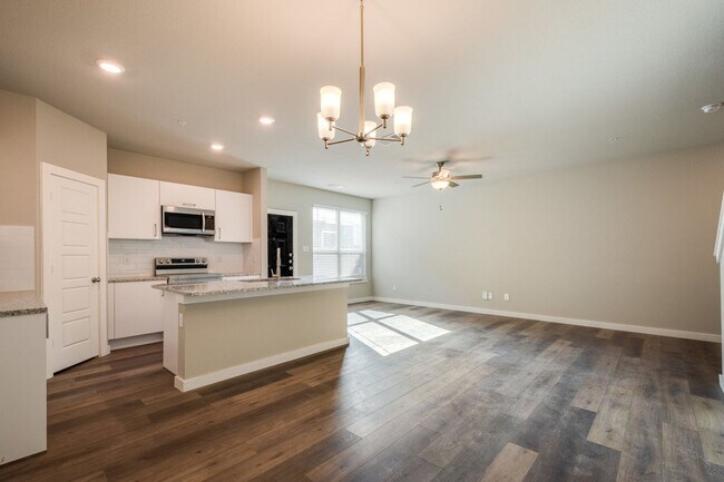Foto del edificio - AVAILABLE NOW! GORGEOUS 2 BEDROOM FOUR PLEX LOCATED IN MIDLOTHIAN ISD!
