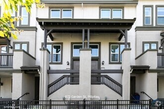 Building Photo - 872 Garden St