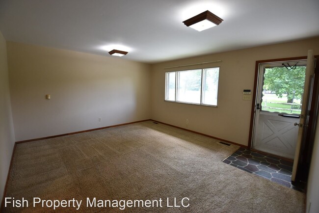 Building Photo - 4 br, 2.5 bath House - 6172 W 300 N