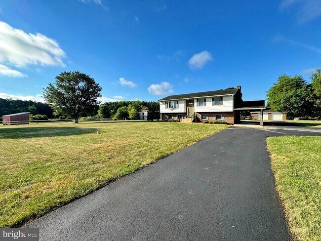 Building Photo - 8530 Wedding Dr