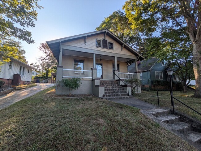 Foto del edificio - 817 Hutton St