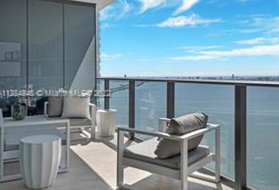 Foto del edificio - 650 NE 32nd St