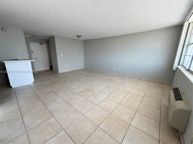 Building Photo - 5313 Collins Ave