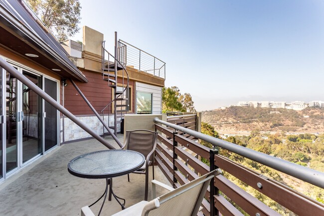 Building Photo - 837 Linda Flora Dr