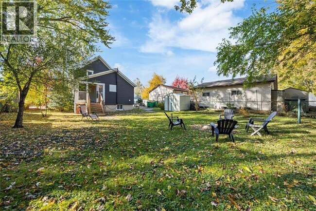 Photo du bâtiment - 374 Kerby St