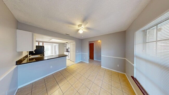 Building Photo - 3 Bed / 2 Bath Home In Deltona Available NOW!!