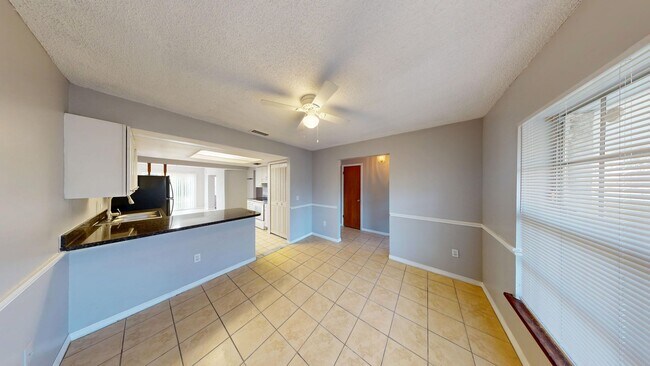 Foto del edificio - 3 Bed / 2 Bath Home In Deltona Available NOW!!