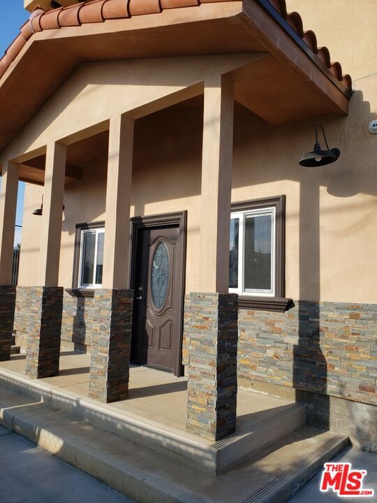 Foto del edificio - 999 Glenoaks Blvd