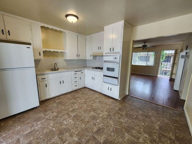 Foto del edificio - $1000 REBATE-SPACIOUS 2BR/1BA Unit with pr...