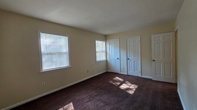 Building Photo - 389 Circuit Ln