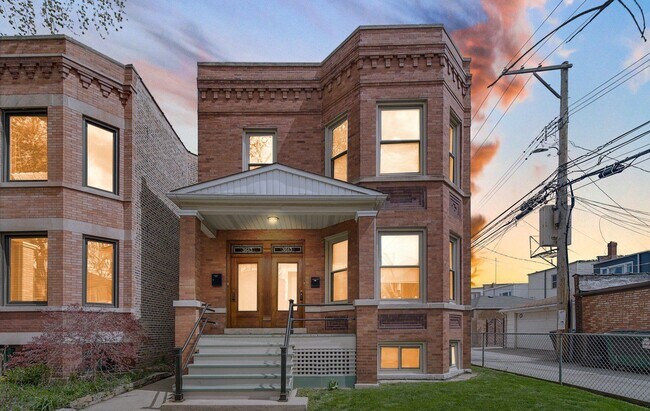 Foto del edificio - 3615 N Oakley Ave
