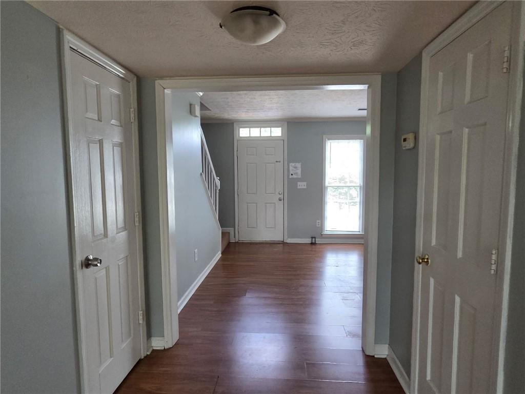 Foto principal - 876 Indian Lake Dr NW