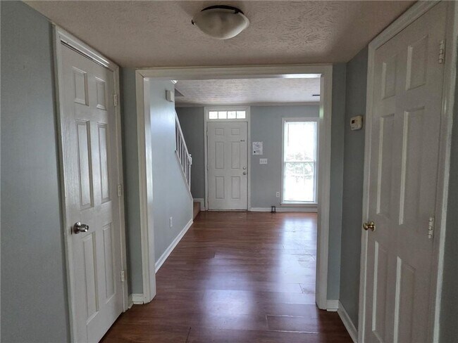 Foto del edificio - 876 Indian Lake Dr NW