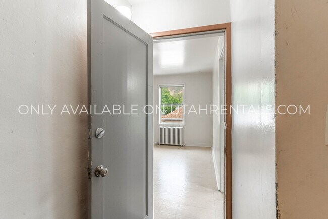 Building Photo - 411 E 300 S