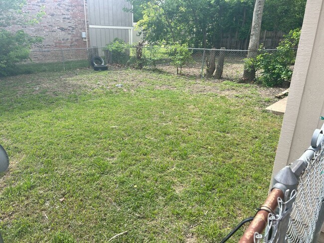 Building Photo - 1302 Opal Rd