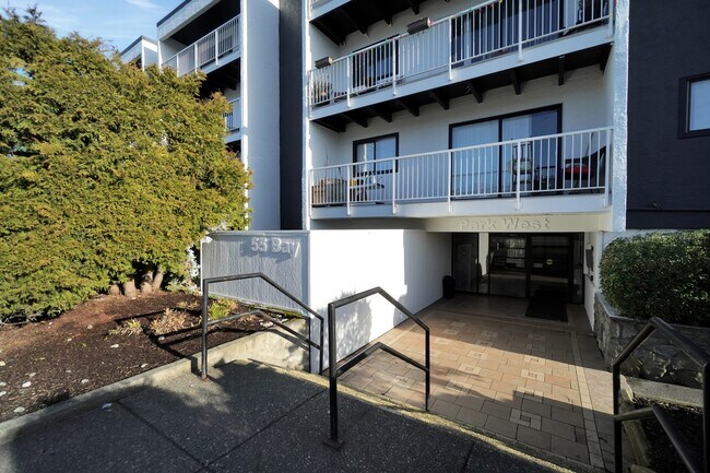 Photo du bâtiment - 55 Bay St