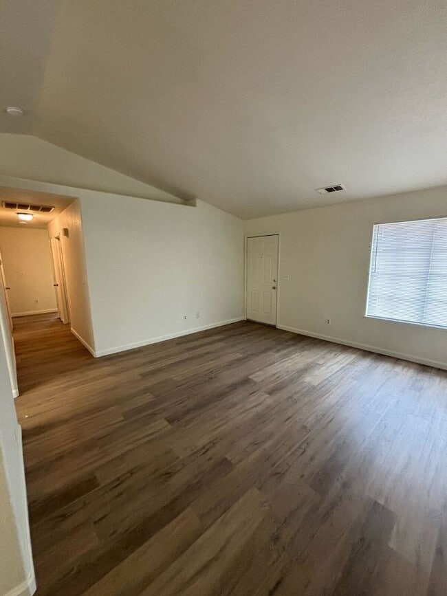 Building Photo - Apply Now to Schedule Viewing.