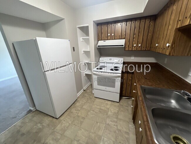 Foto del edificio - 1310 Millerwood Dr