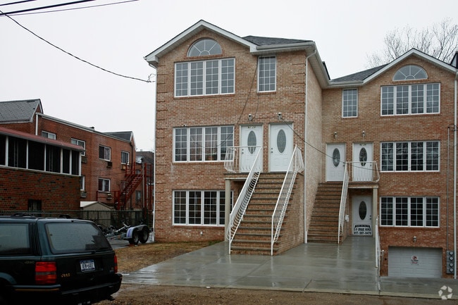 Building Photo - 92-28 195th Pl