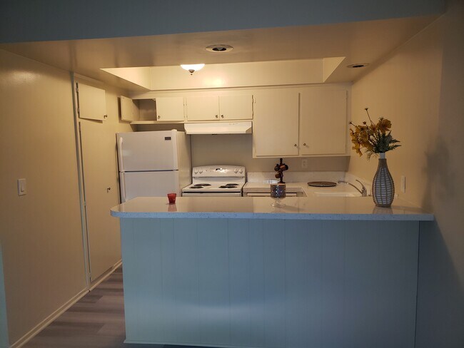 Foto del edificio - 7503 Hazeltine Ave